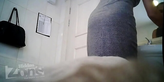 amateur,anus,pissing,pussy,spy,toilet,voyeur,voyeurism,