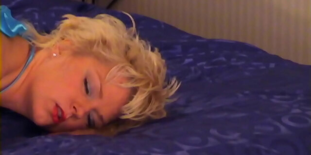 amateur,blonde,cumshot,facial,huge dildo,orgasm,