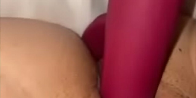 dildo,masturbation,pussy,solo,vibrator,