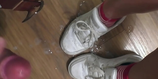 amateur,boobs,bukkake,cum,cumshot,handjob,homemade,milf,