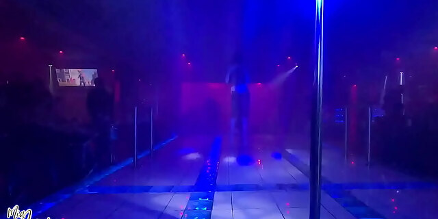 public,sex,squirting,