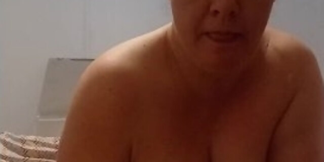 amateur,brunette,masturbation,milf,mom,slut,solo,