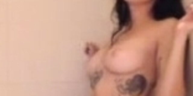 amateur,brunette,lesbian,sex,shower,softcore,webcam,