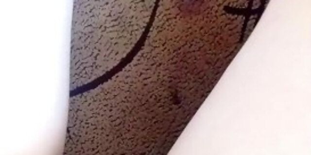 amateur,cumshot,feet,masturbation,pussy,solo,spray,teen,wet pussy,