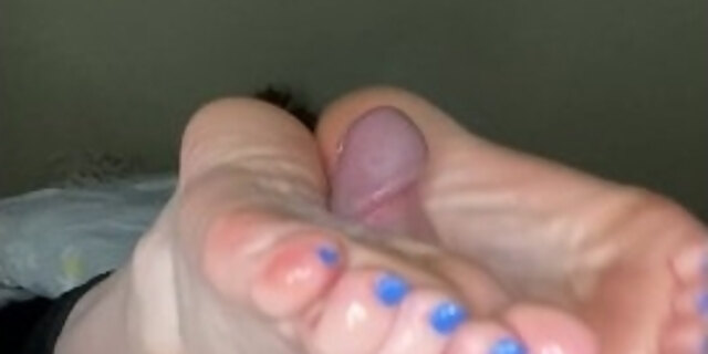 amateur,babes,babysitter,blonde,college,cum,feet,fetish,footjob,teen,