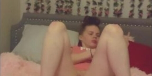 amateur,babes,brunette,college,female orgasm,masturbation,orgasm,pawg,pussy,solo,spray,