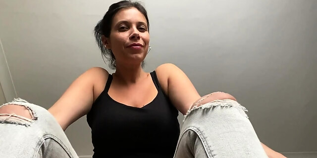 amateur,brunette,feet,foot fetish,hd,socks,softcore,solo,webcam,