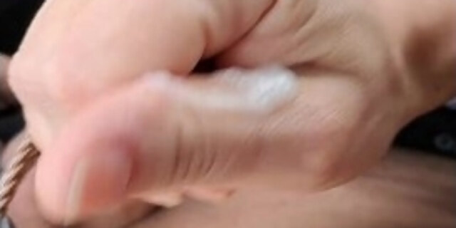 amateur,brunette,car,couple,cumshot,handjob,italian,public,