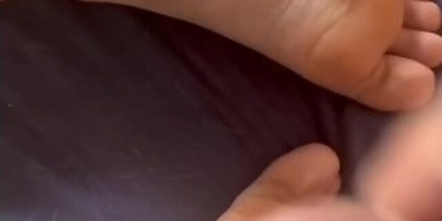 amateur,cumshot,feet,fetish,italian,joi,masturbation,milf,pov,