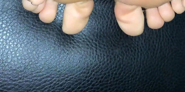 amateur,close up,feet,fetish,foot fetish,tease,