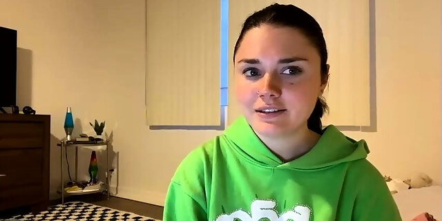 amateur,brunette,softcore,solo,teen,webcam,