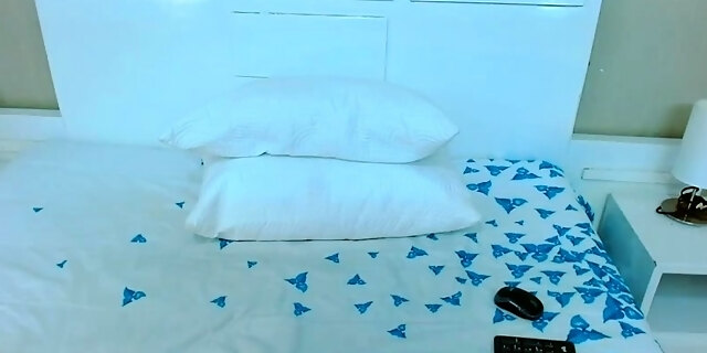 amateur,brunette,masturbation,softcore,solo,webcam,