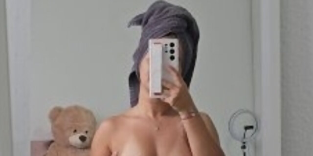 amateur,big ass,brunette,female orgasm,fetish,fingering,masturbation,milf,mom,solo,