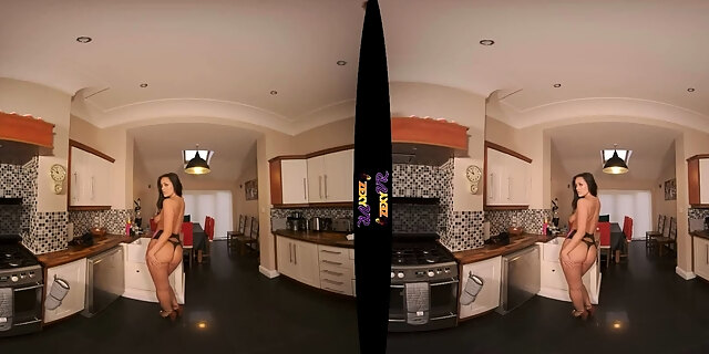 brunette,european,softcore,solo,webcam,