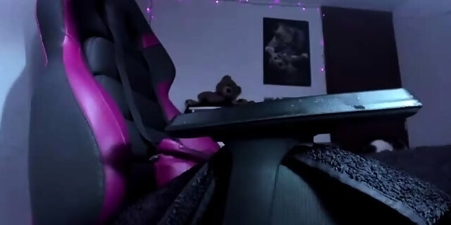 amateur,brunette,masturbation,solo,toys,webcam,