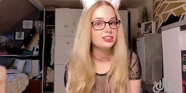 amateur,babes,beauty,blonde,cosplay,european,german,glasses,homemade,petite,real,secretary,skinny,slim,solo,teen,