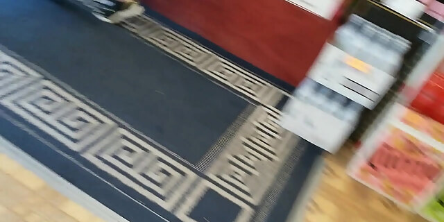 ass,leggings,milf,voyeur,